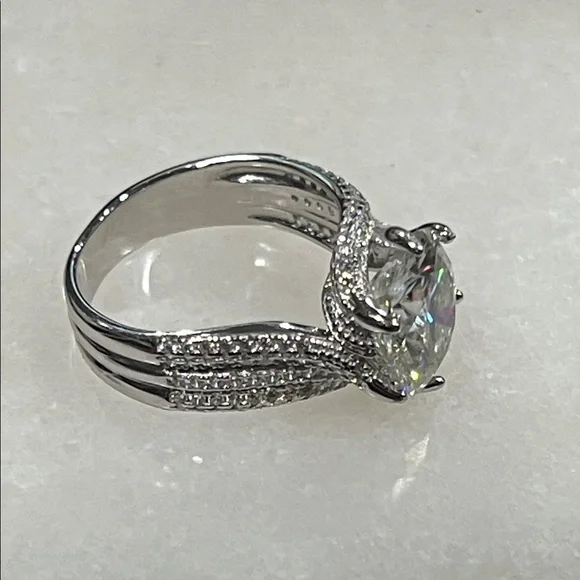 925 Sterling Silver 5 Carat Moissanite Ring - Luxurious Faux Diamond